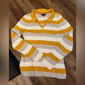 Tommy Hilfiger woman long sleeves knitted shirt . EUC